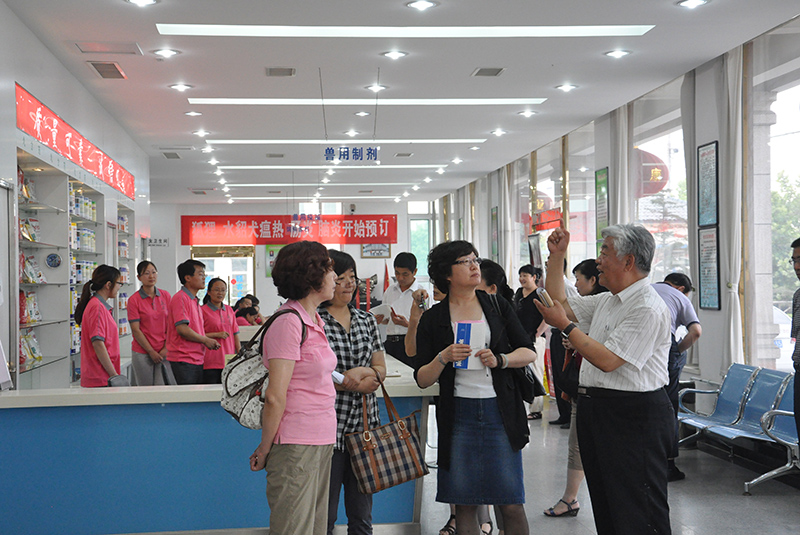 中國獸醫(yī)藥品監(jiān)察所徐肖君副所長一行，在山東省畜牧局高迎春所長等陪同下到公司調(diào)研獸藥經(jīng)營情況